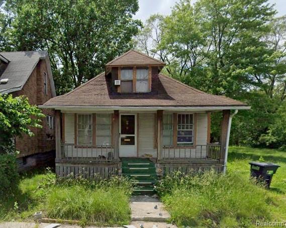 Vacant property ready for your vision! Great opportunity for investors or homeowners looking to add value. Don’t miss out on this Detroit investment.