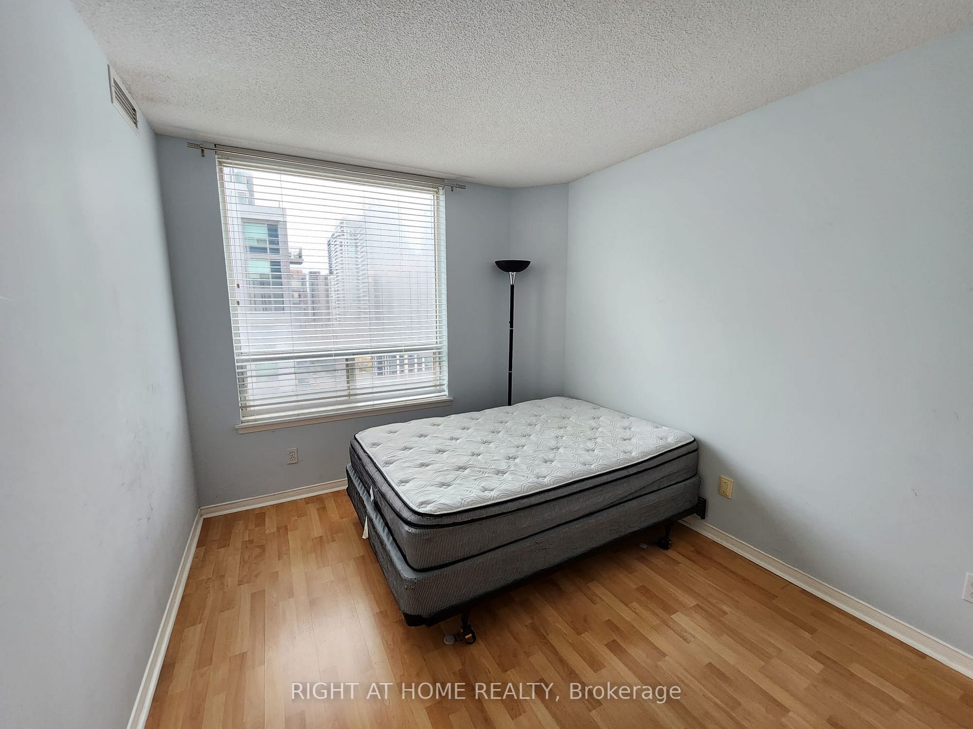 18 Hillcrest Ave 1605