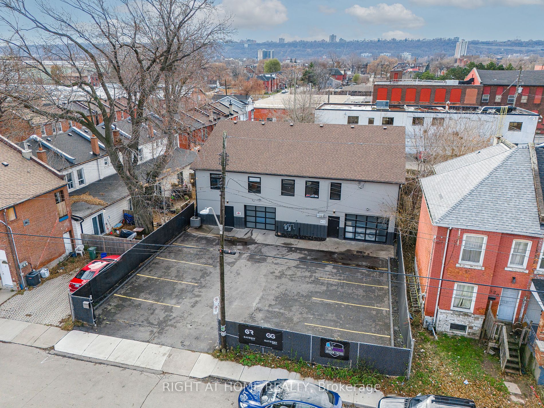 122 Burton St