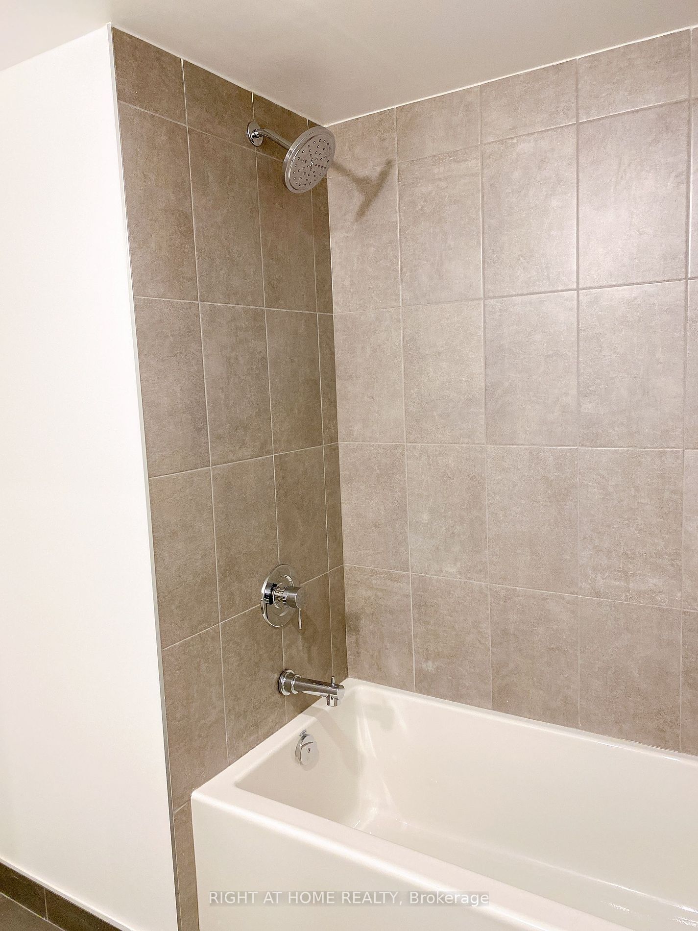 1195 The Queensway 101