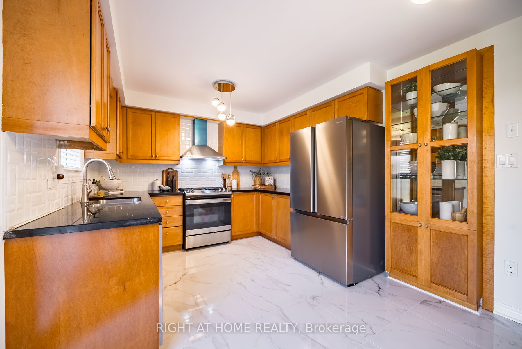 49 Ball Cres