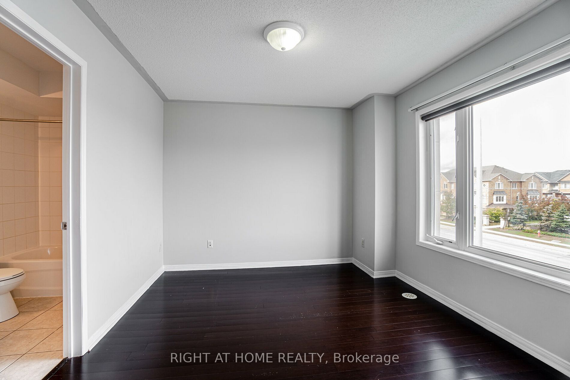 60 Fairwood Circ 45