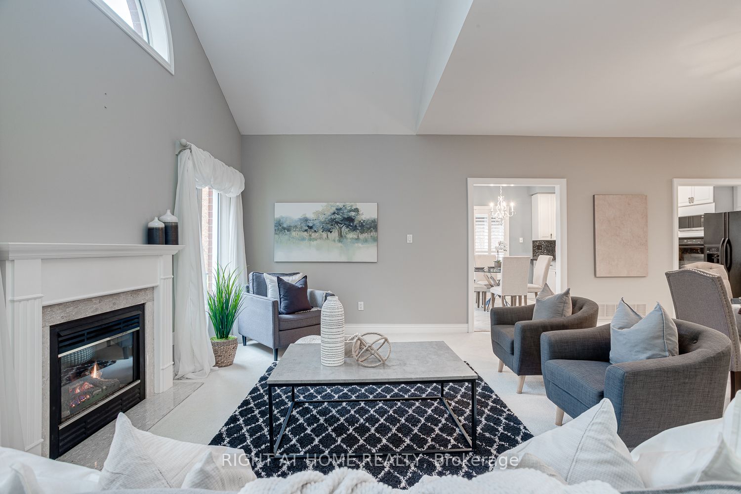 311 Waterbury Cres