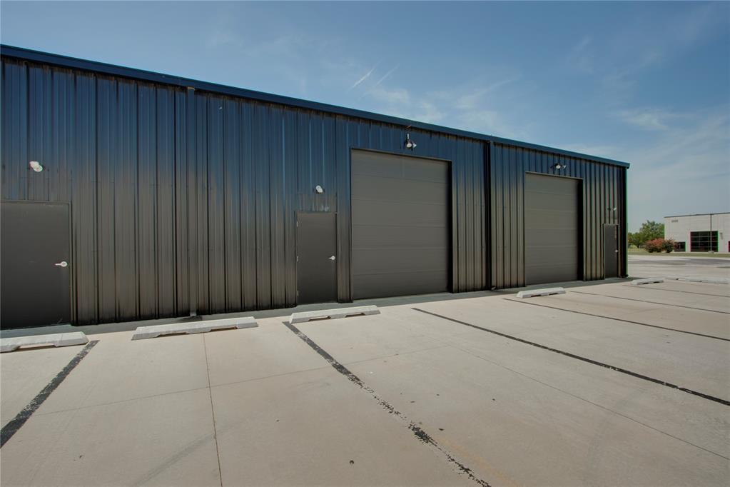 3,000 sq industrial space, previously used as a gym.
