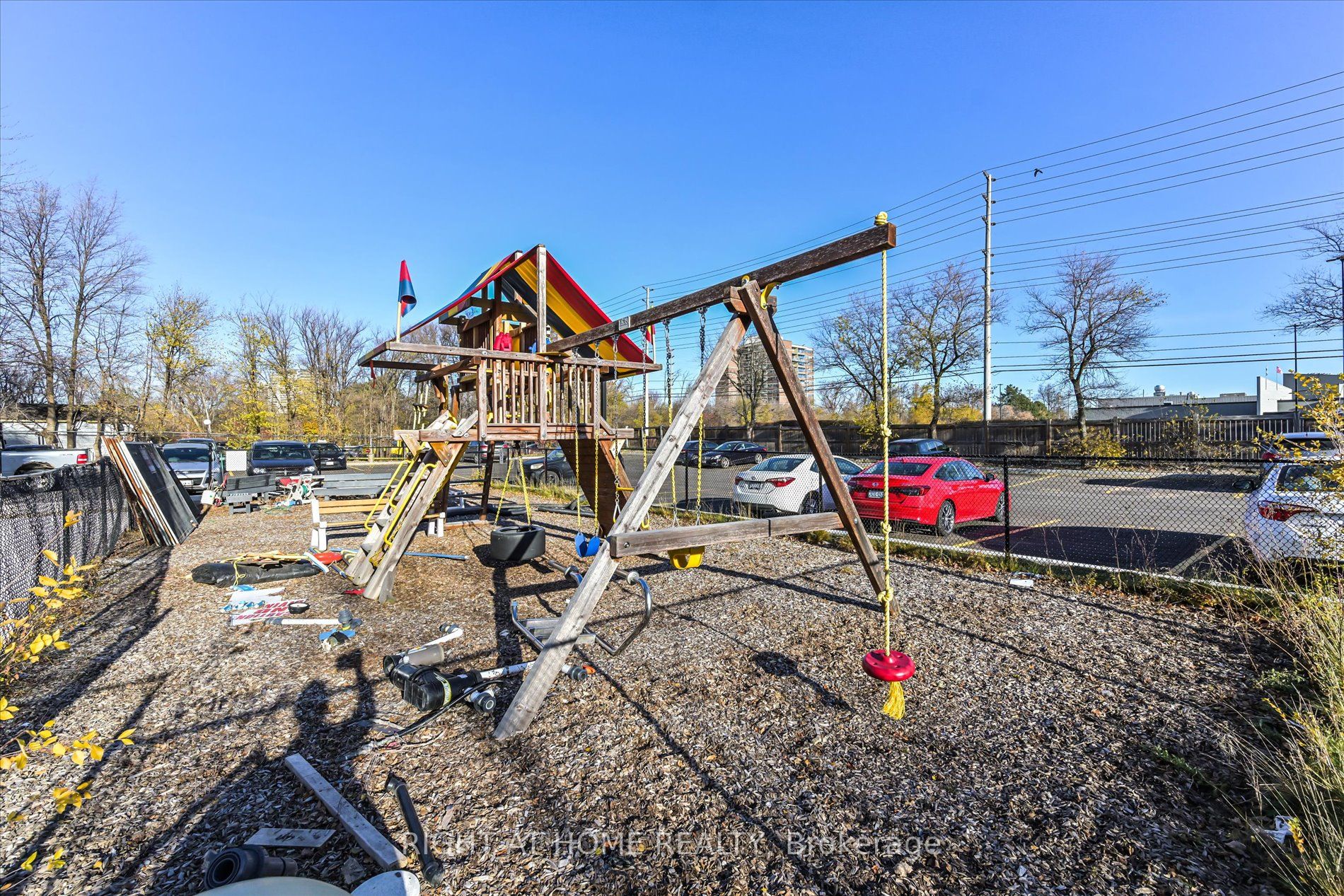 3105 Queen Frederica Dr 905