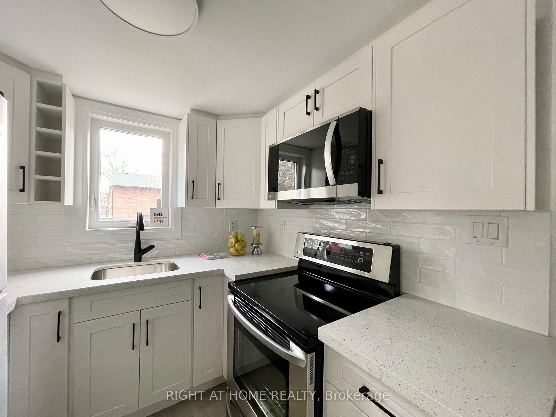 195 Owen St 1