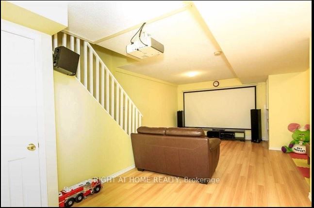 92 Bridgeport Dr