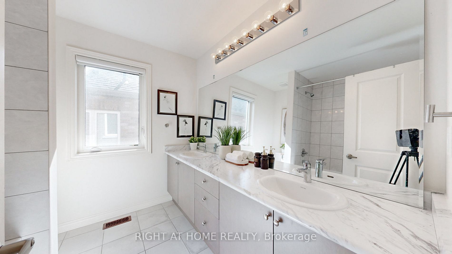 52 Crofting Cres