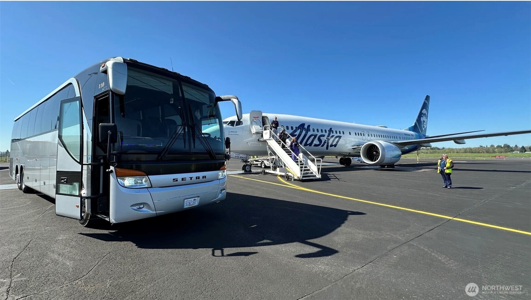 NW Bus Tours - 15 charter buses, 1 acre land. $1.5M EBITDA