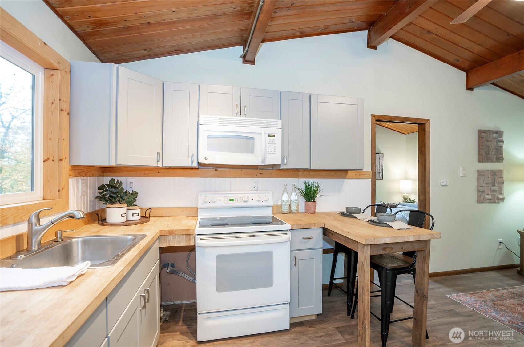 70 E Larchmont Place