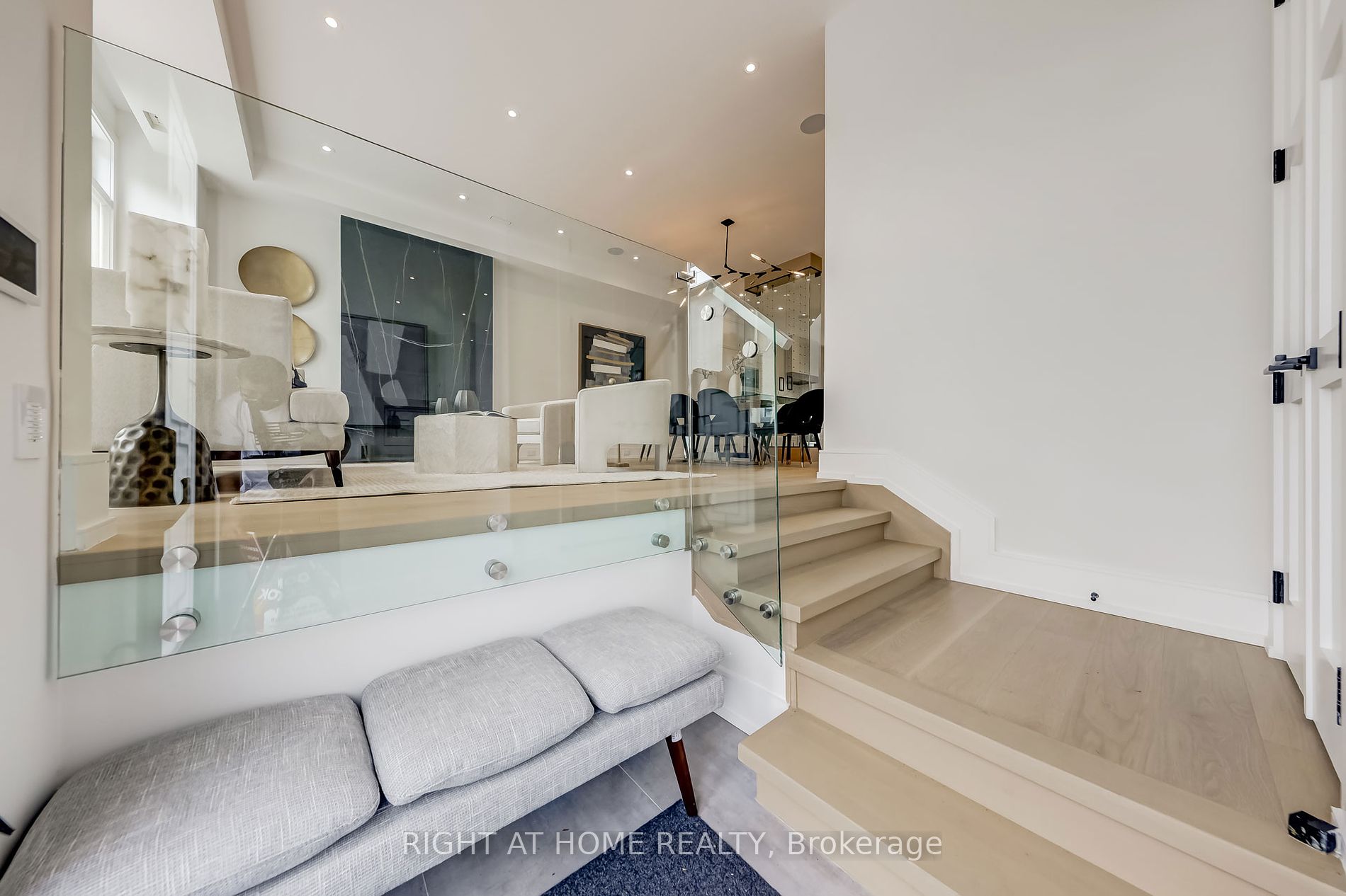 102 Parklea Dr