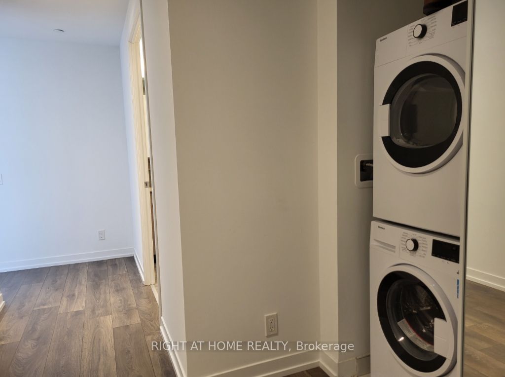 950 Portage Pkwy 3907