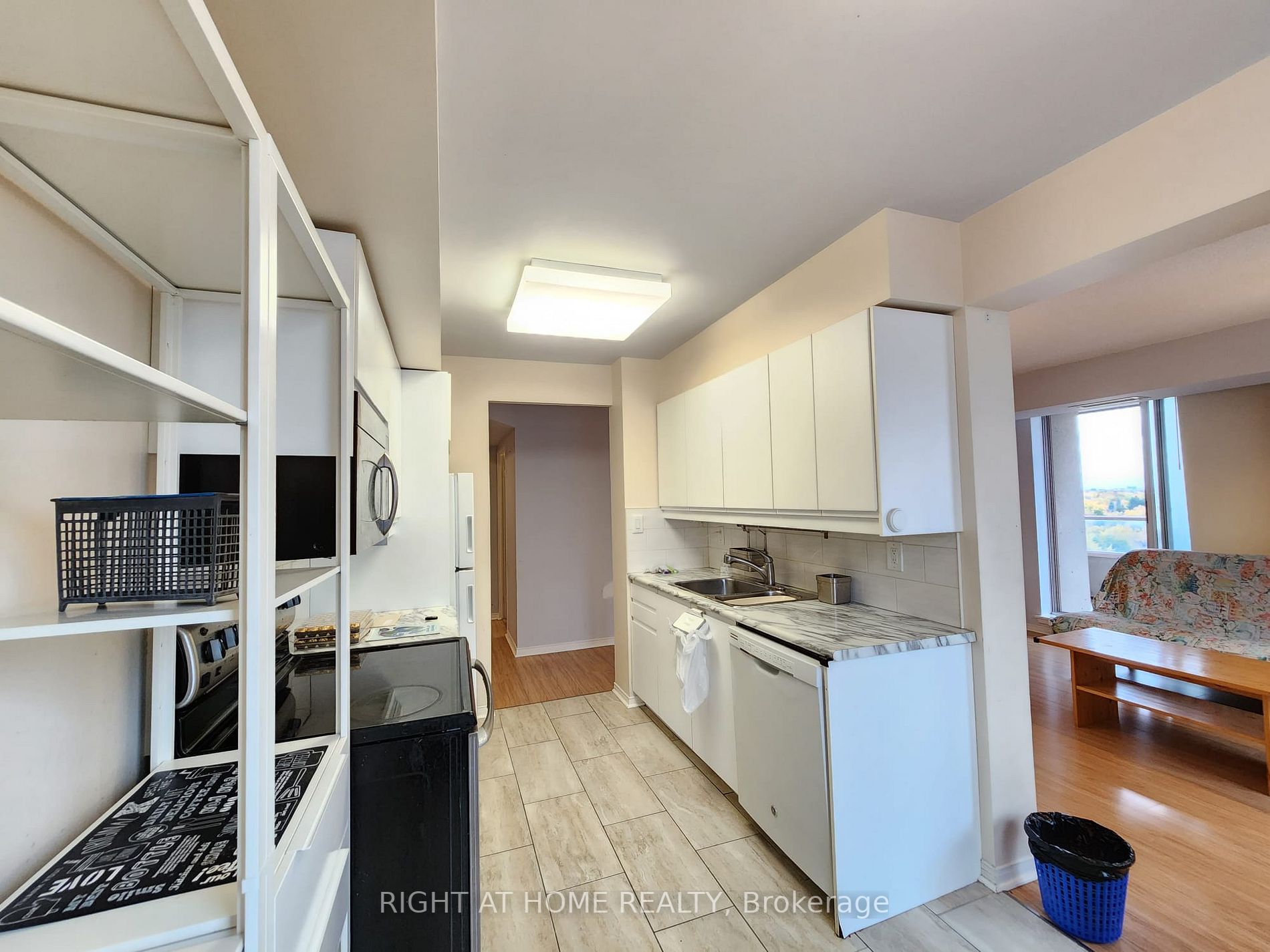 18 Hillcrest Ave 1605