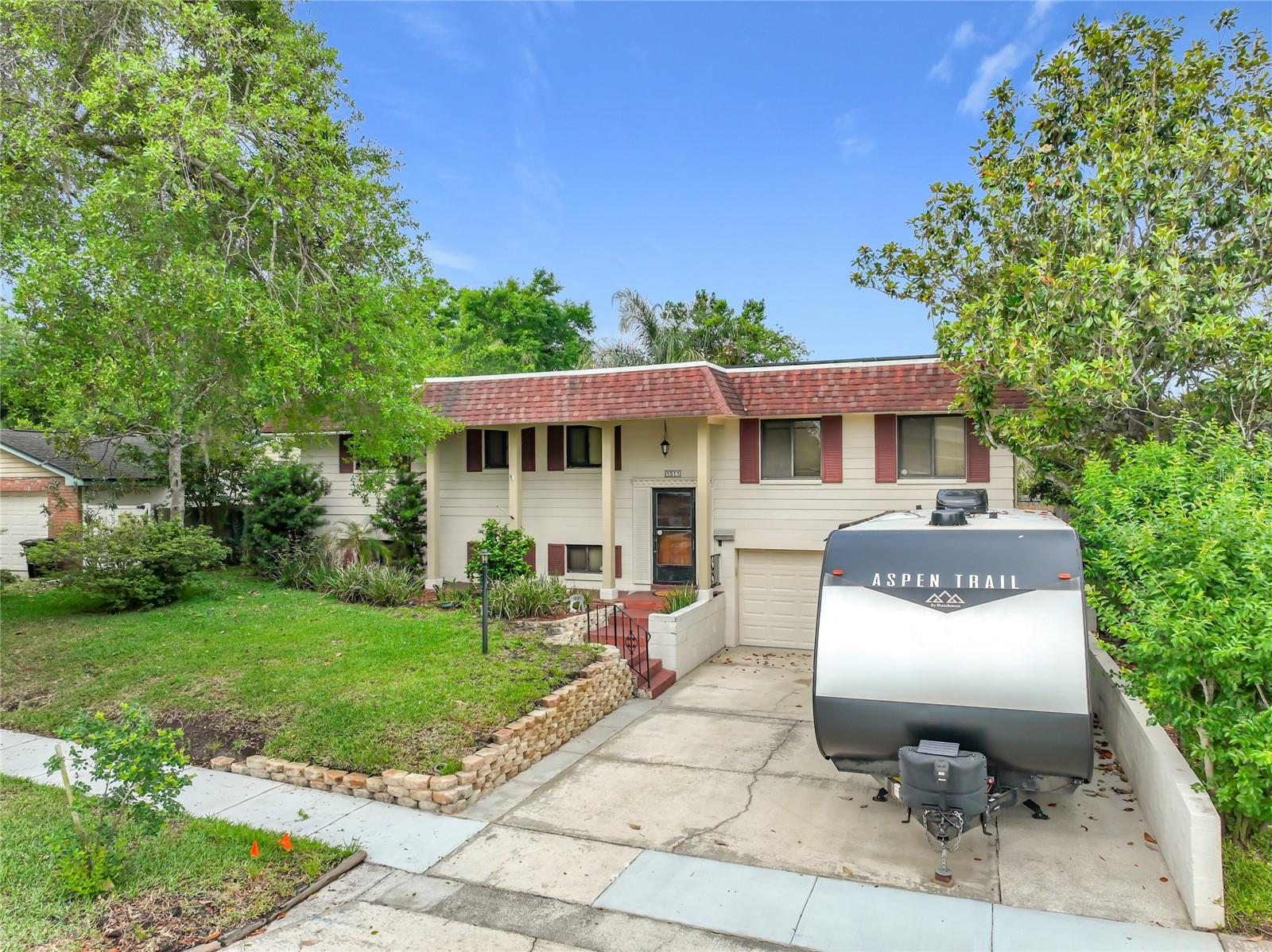 1511 Glastonberry Road