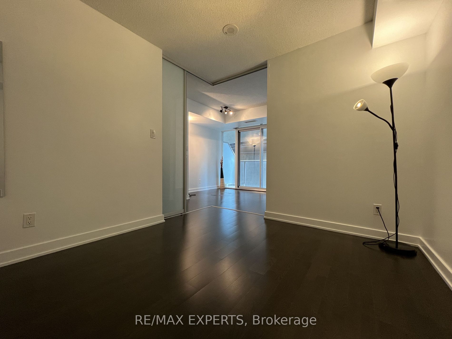126 Simcoe St 302
