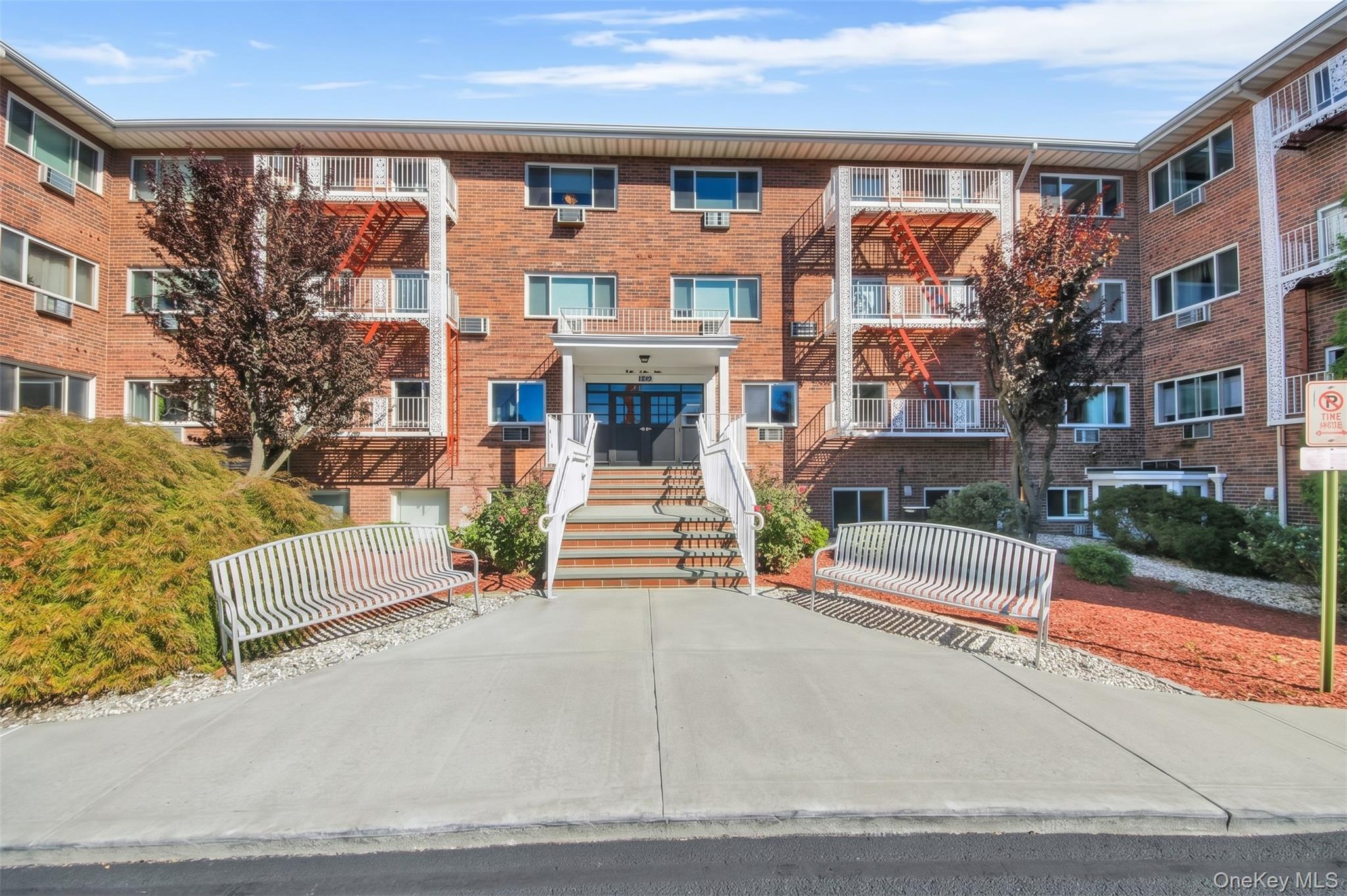 838 Pelhamdale Avenue 2P