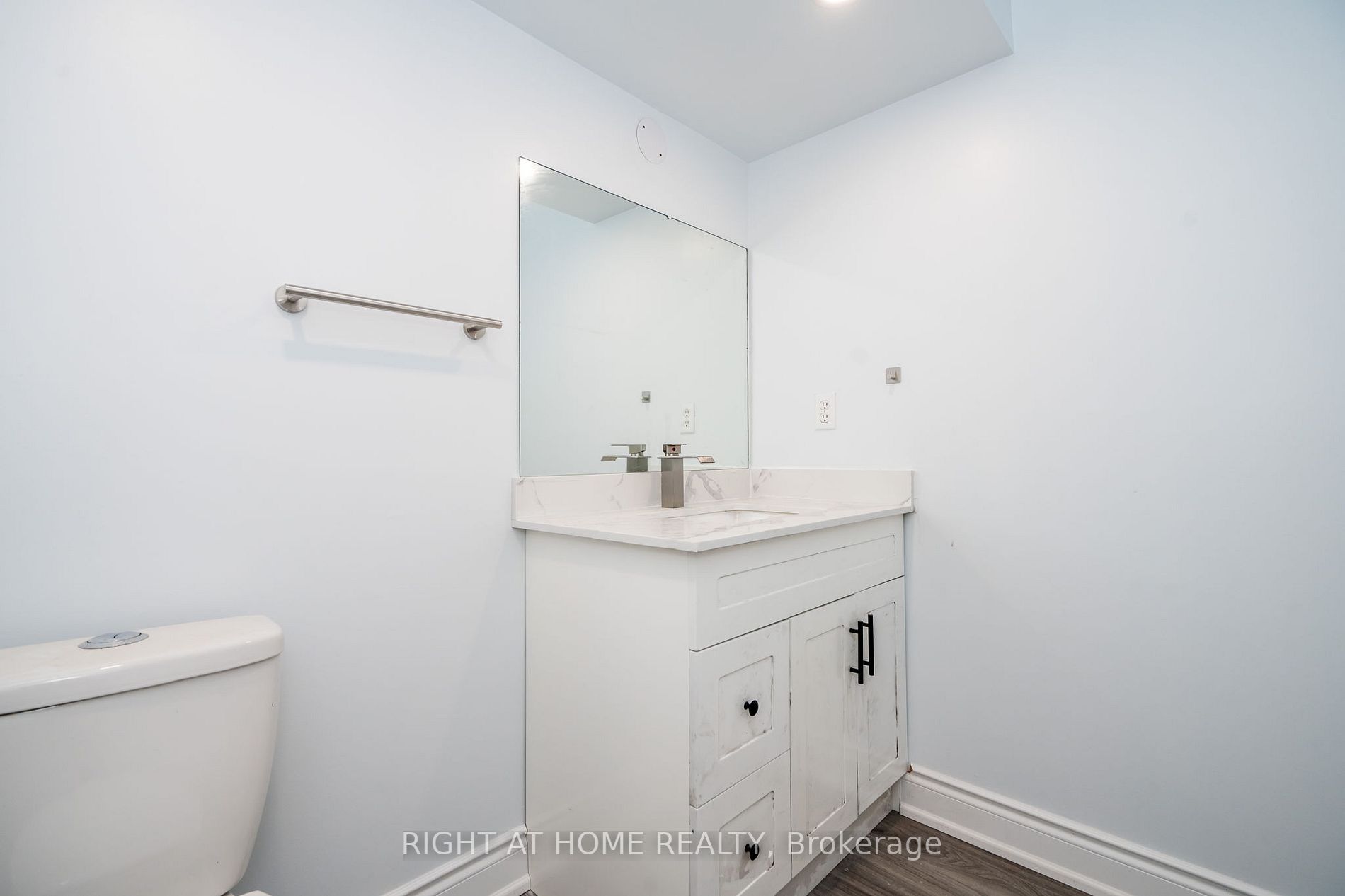 1052 Dina Cres