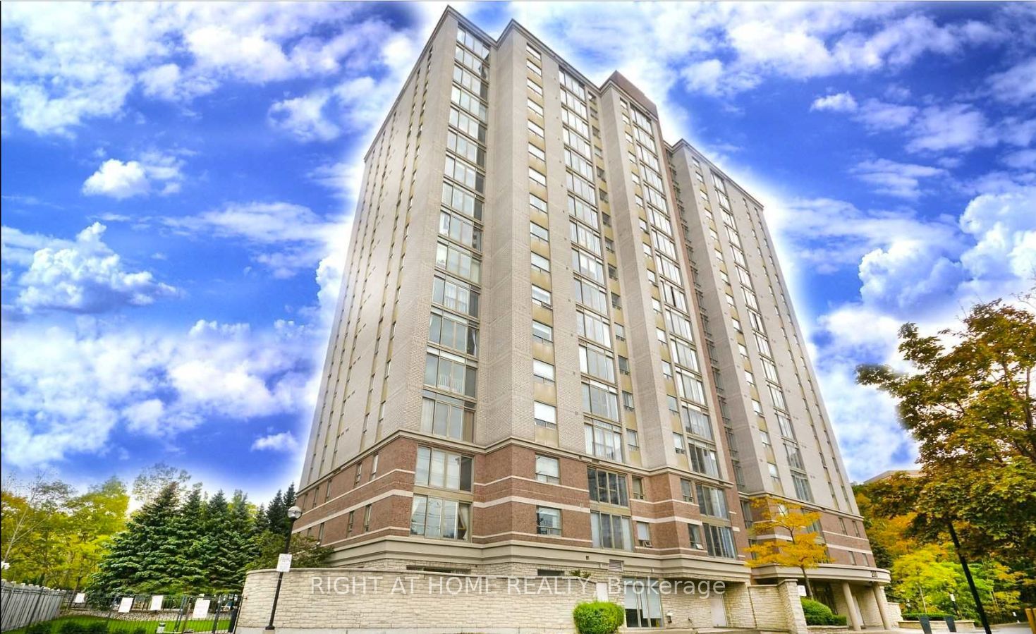 200 E Burnhamthorpe Rd 1504