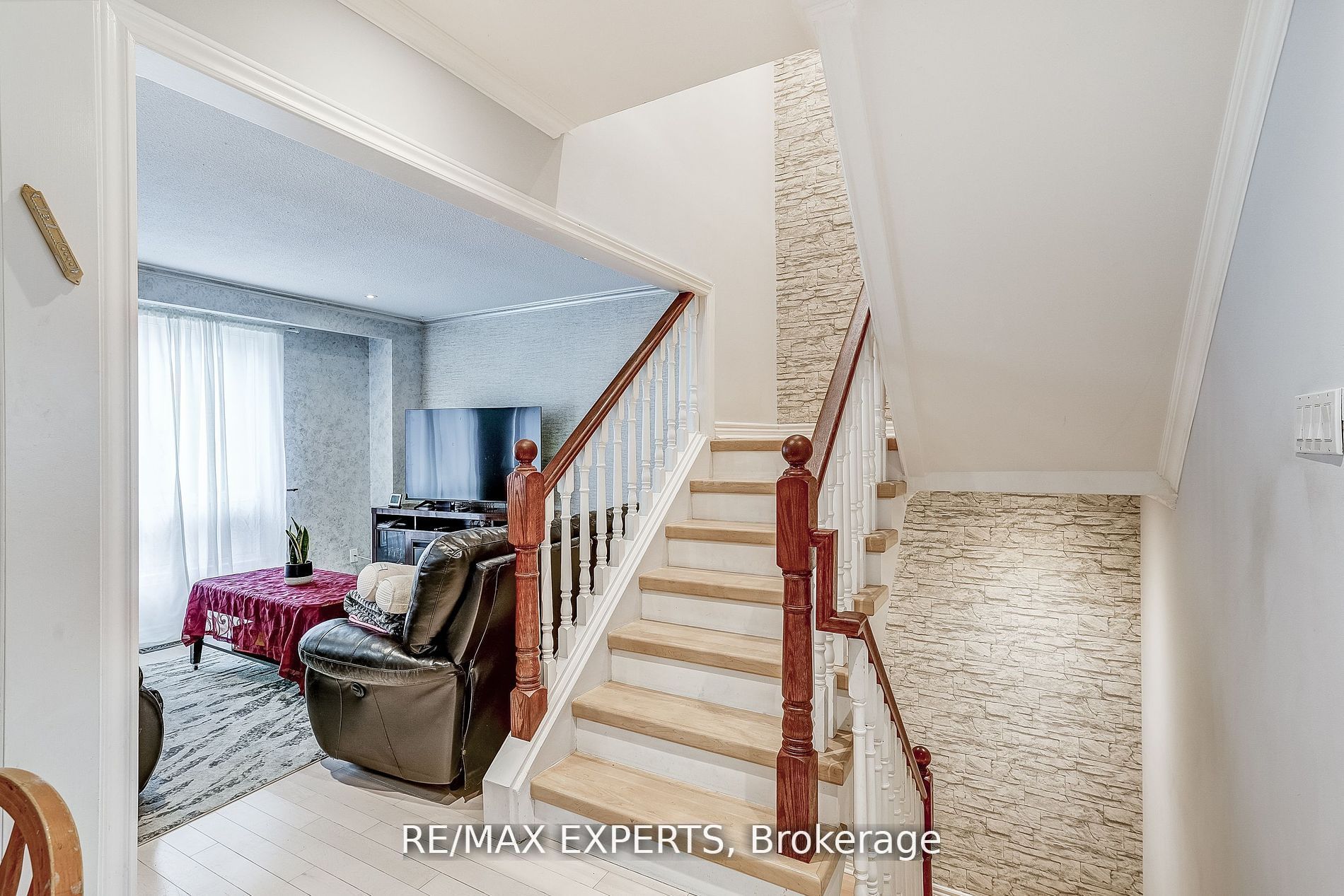 14 Poplar Cres