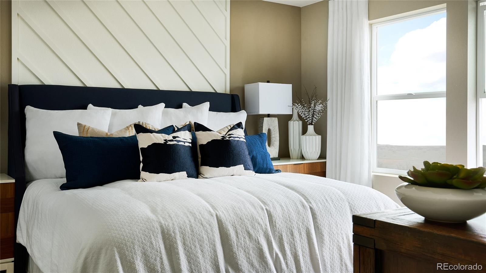 6623 N Ceylon Street