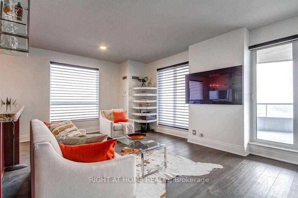 38 Lee Centre Dr Ph307