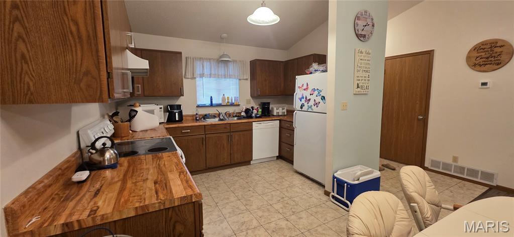 18976 Pine Lake Road D10