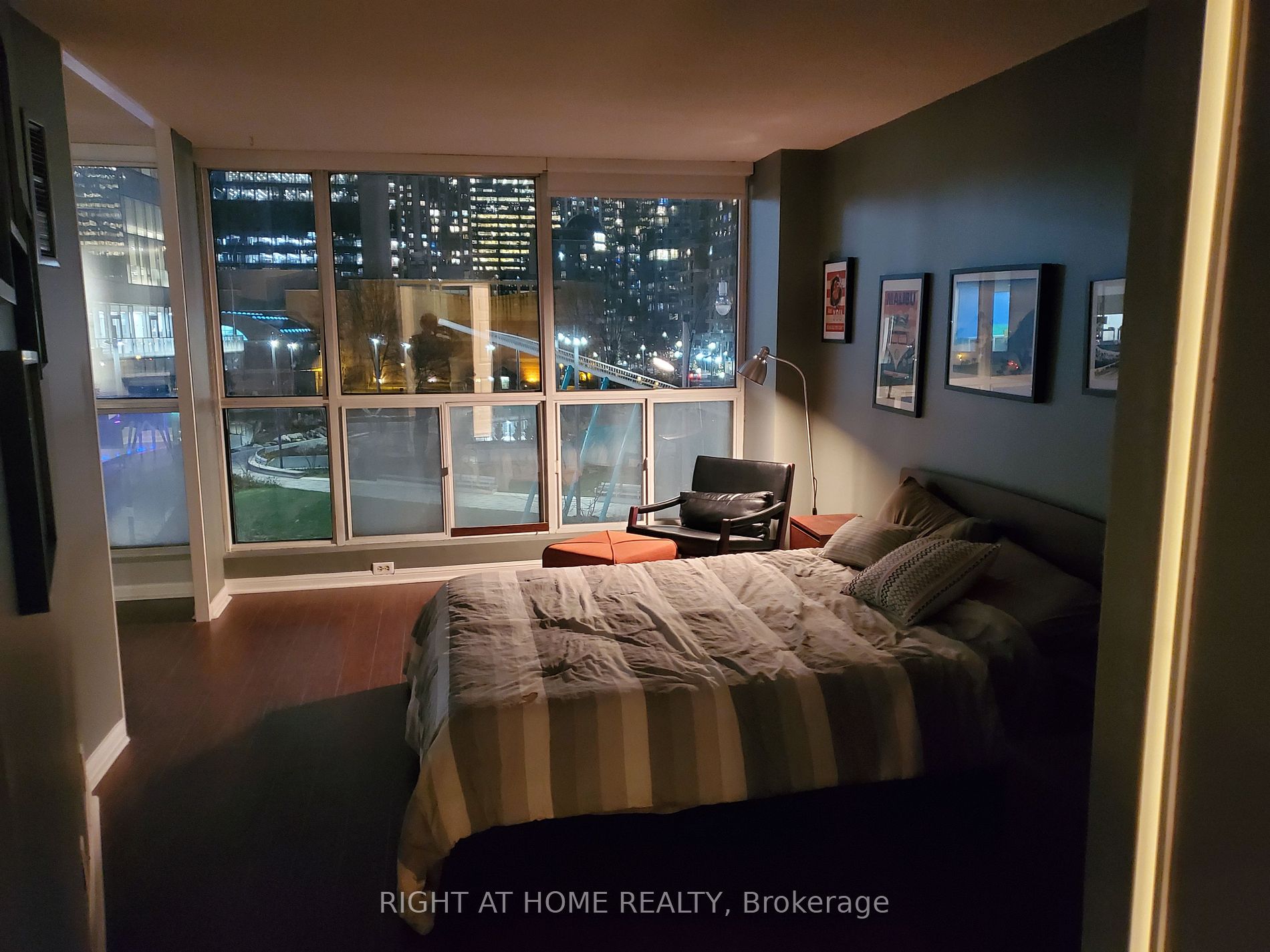 24 W Wellesley St 317