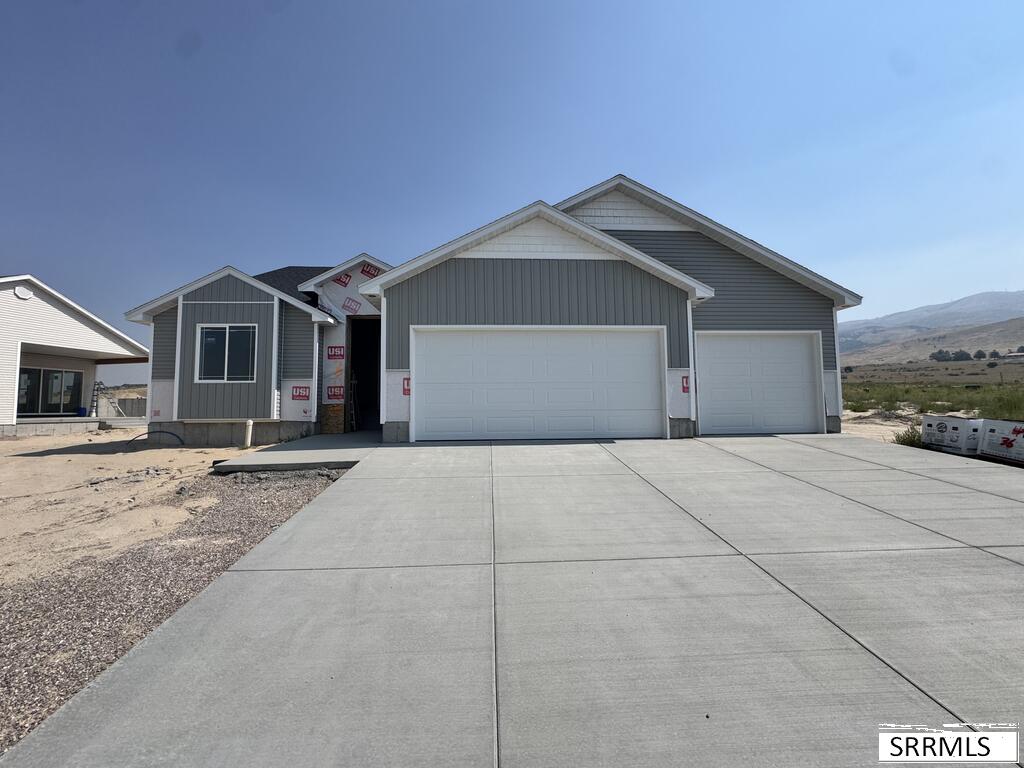 3040 Alexandre Drive