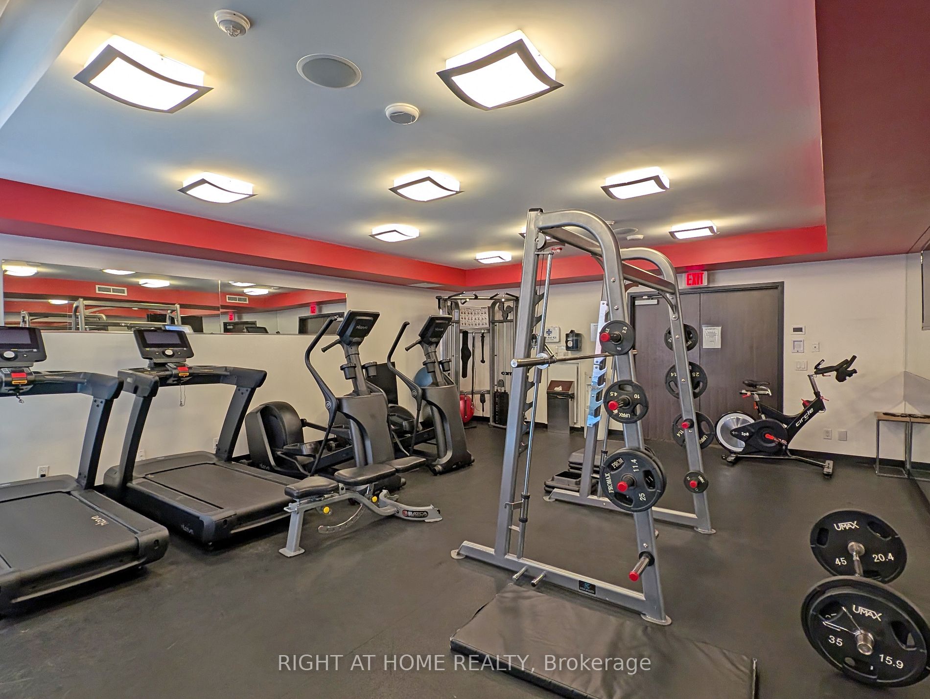 478 W King St 815
