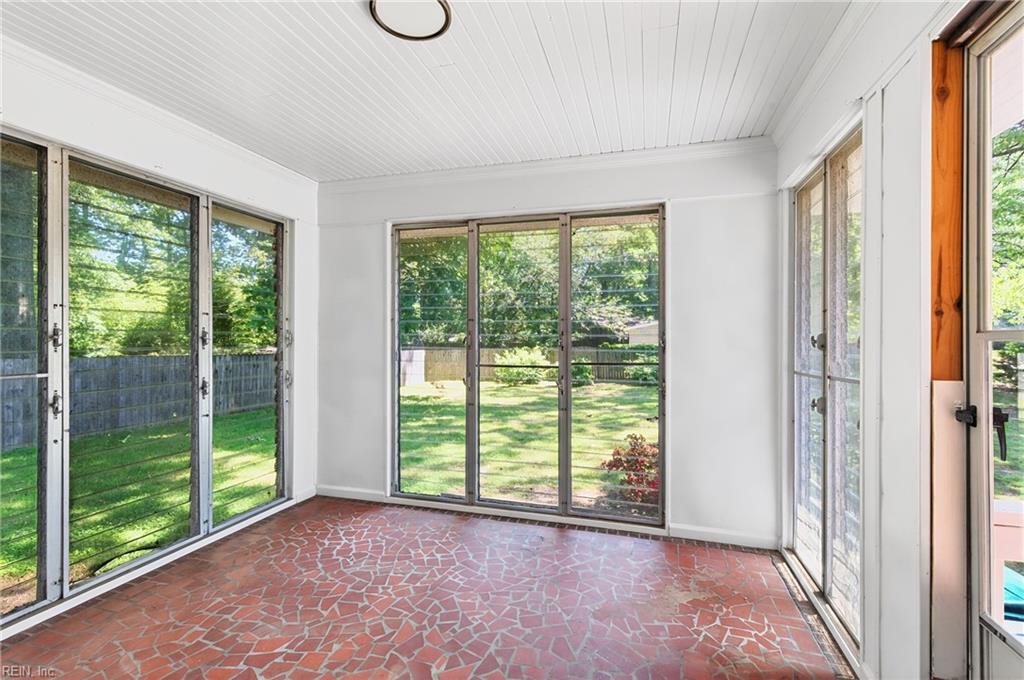 2 Larchmont Crescent