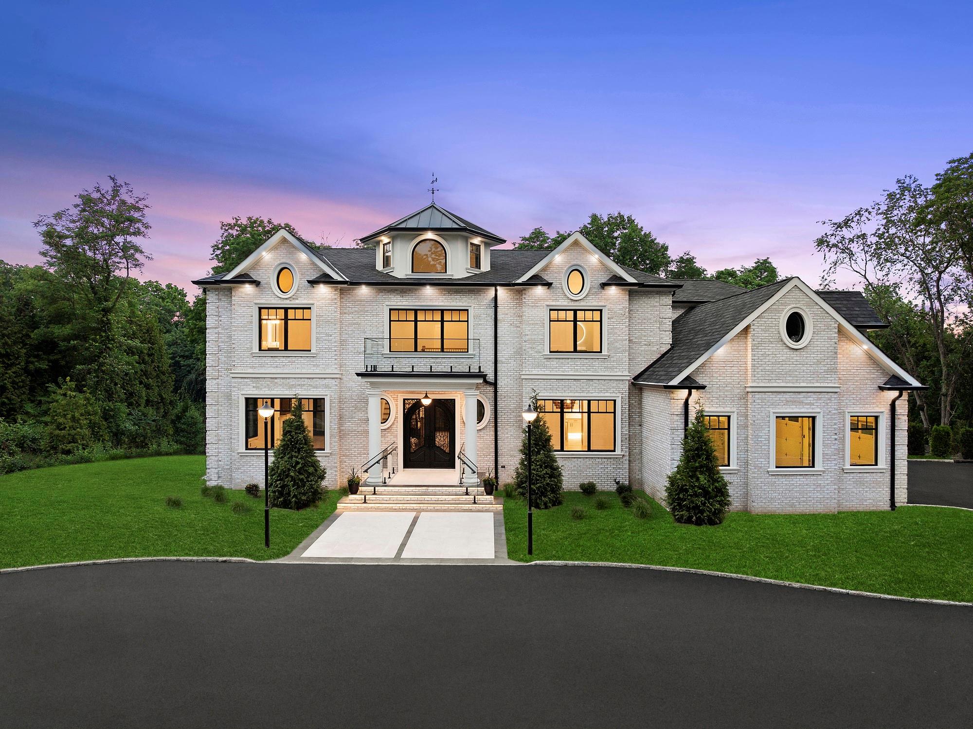 Stunning new construction in the heart of Old Westbury. This luxurious 5-bedroom, 5.5-bath home showcases exceptional craftsmanship and high-end finishes throughout. Featuring spacious, sun-filled rooms, custom millwork, designer bathrooms, and a state-of-the-art kitchen with top-of-the-line appliances. Lutron smart home, security system. Thoughtfully designed with modern elegance and functionality, the home includes a grand entry, soaring ceilings, and premium materials in every detail. Located on a quiet cul-de-sac in a prestigious neighborhood, this is a rare opportunity to own a brand-new luxury residence in one of Long Island’s most desirable areas.