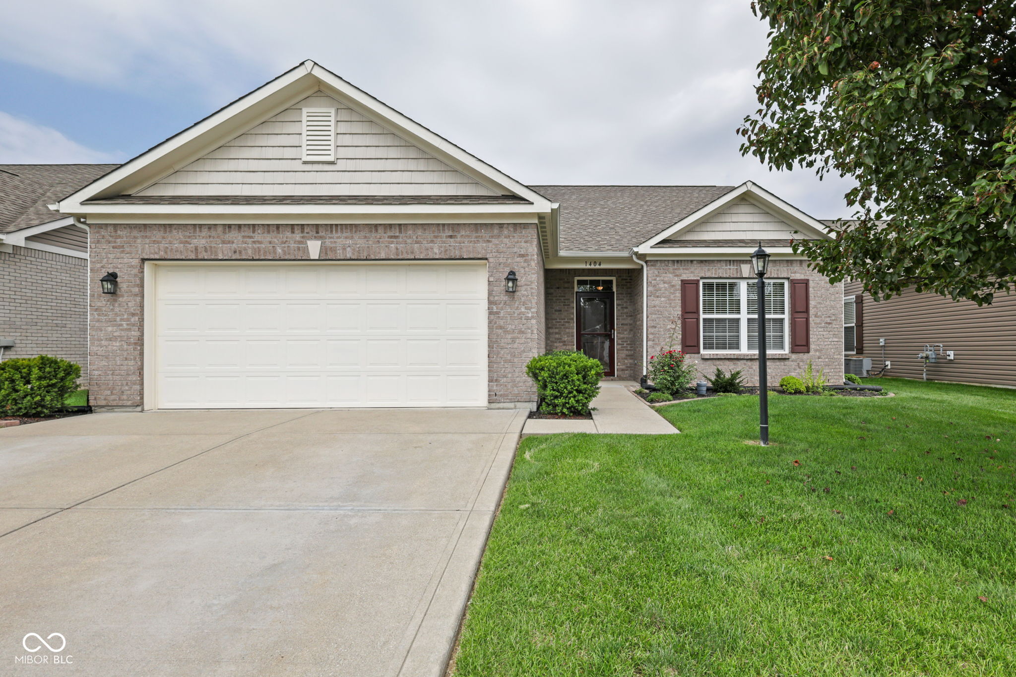 1404 Blackthorne Trail S