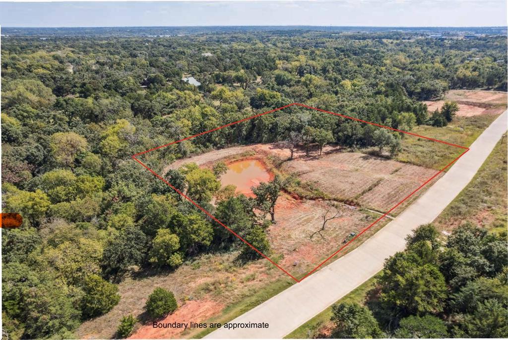 Wilshire Park is Oklahoma City’s best-kept secret! This brand-new gated community will feature only 30 homes, each on spacious 1+ acre lots, offering the perfect mix of privacy and convenience. This particular 2.4 acre (mol) lot is heavily treed and even includes its own private pond—an incredible canvas for building your dream home.
Located on Wilshire between I-235 and I-35, and just one mile north of I-44, you’ll enjoy unmatched access to Downtown OKC, medical complexes, Whole Foods, Trader Joe’s, restaurants, parks, shopping, and more. Even better—you’re just minutes from The Half, Oklahoma City’s newest mixed-use destination featuring Chicken N Pickle, Andretti’s Indoor Karting, and Flix Brewhouse, with future plans for upscale retail, chef-driven restaurants, entertainment venues, and green space. The community also offers outstanding proximity to Nichols Hills, one of OKC’s most desirable areas.
Wilshire Park offers the rare opportunity to enjoy the feel of country living while being tucked in the heart of Oklahoma City. Don’t miss this chance—opportunities like this don’t come around every day. Come join us at Wilshire Park and build your dream home in this exceptional community!
