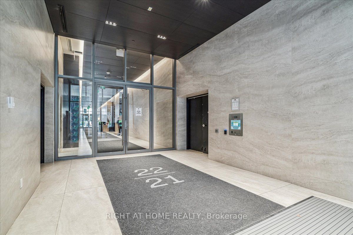 2221 Yonge St 2407