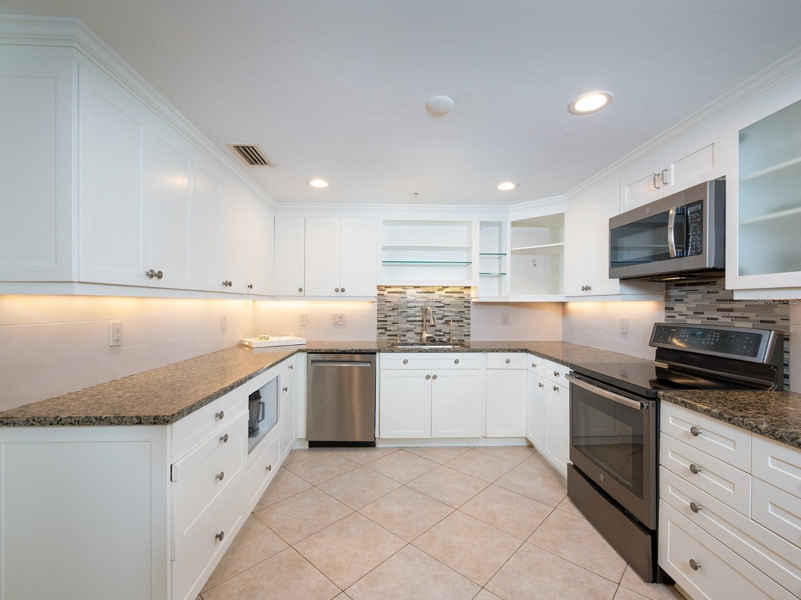 1255 N Gulfstream Avenue 1106