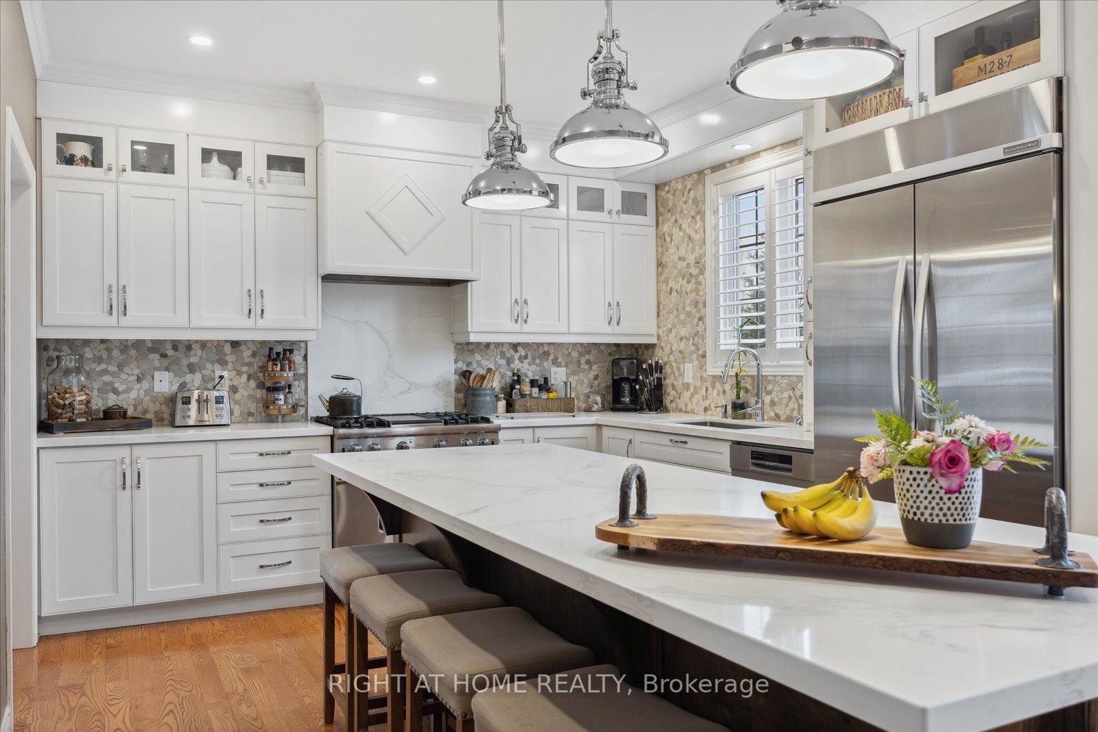 110 Roseborough Dr