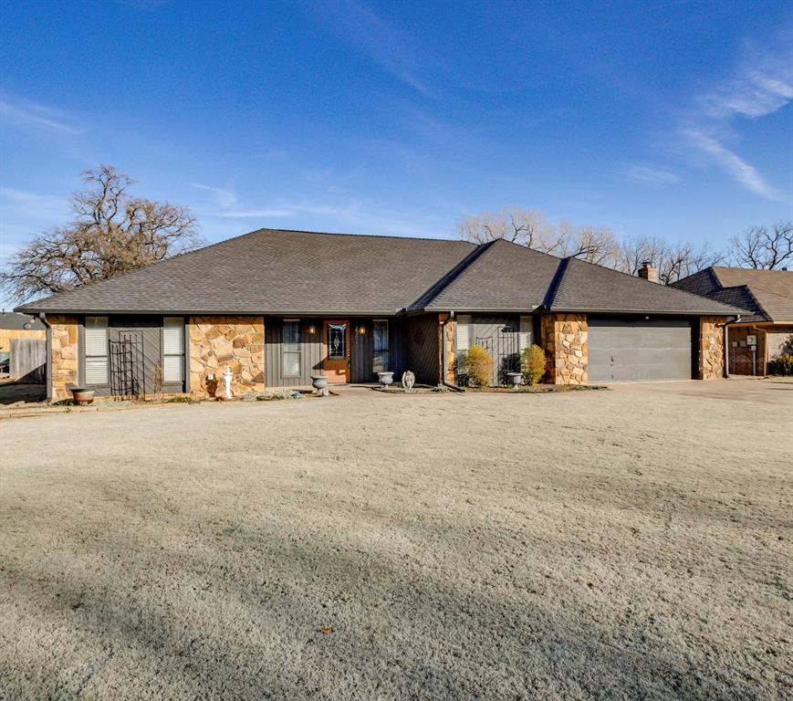 Discover your dream home in the heart of Edmond, featuring top-rated schools! This beautiful property boasts mature trees and a spacious yard, perfect for outdoor activities. A brand-new roof ensures peace of mind, while the oversized garage offers ample storage. Plus, there's a charming gardener's house for your green thumb. Conveniently located near shopping, dining, and easy access to I-35, this home combines comfort and convenience. Don't miss out on this gem!