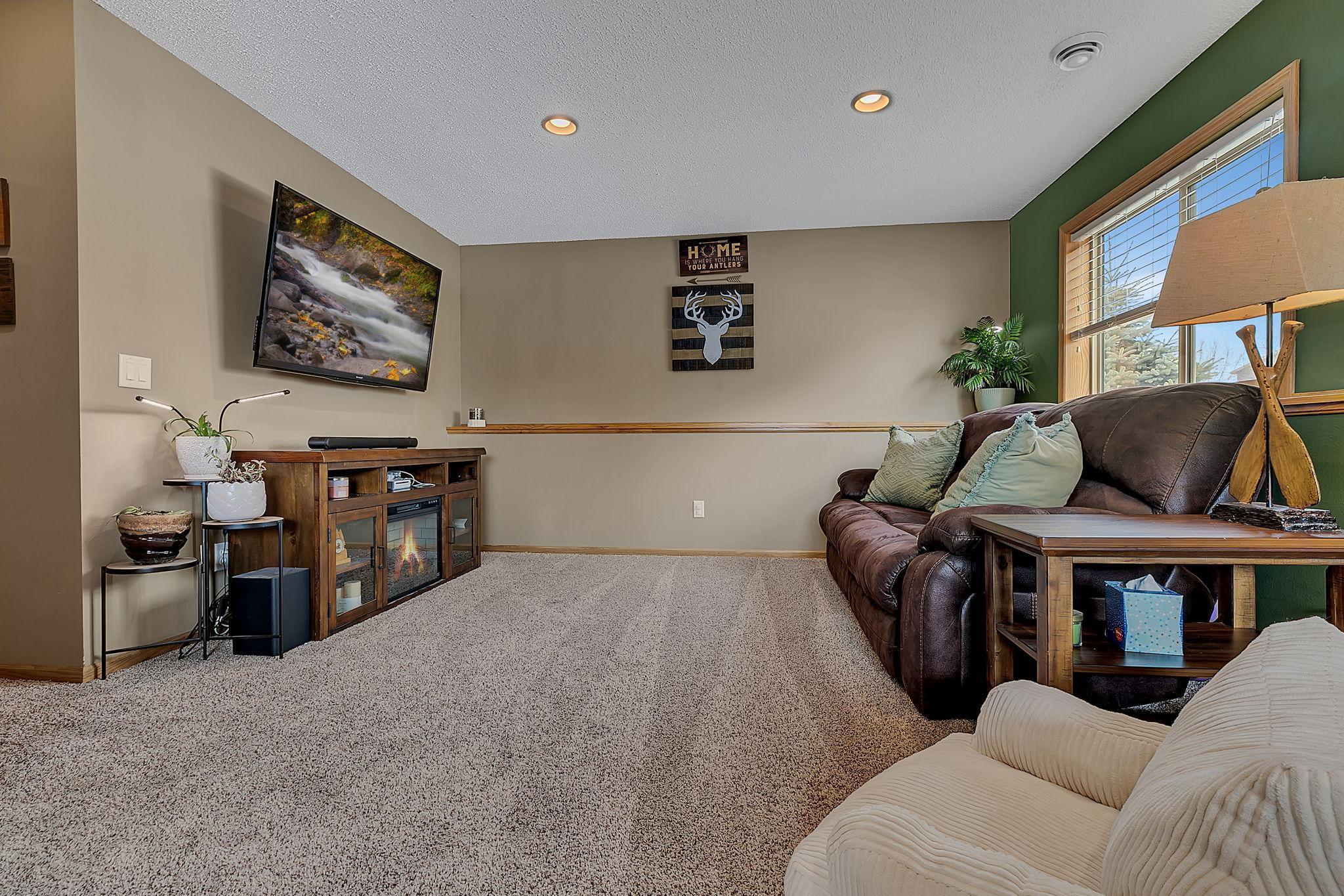 1525 Park View Lane NE