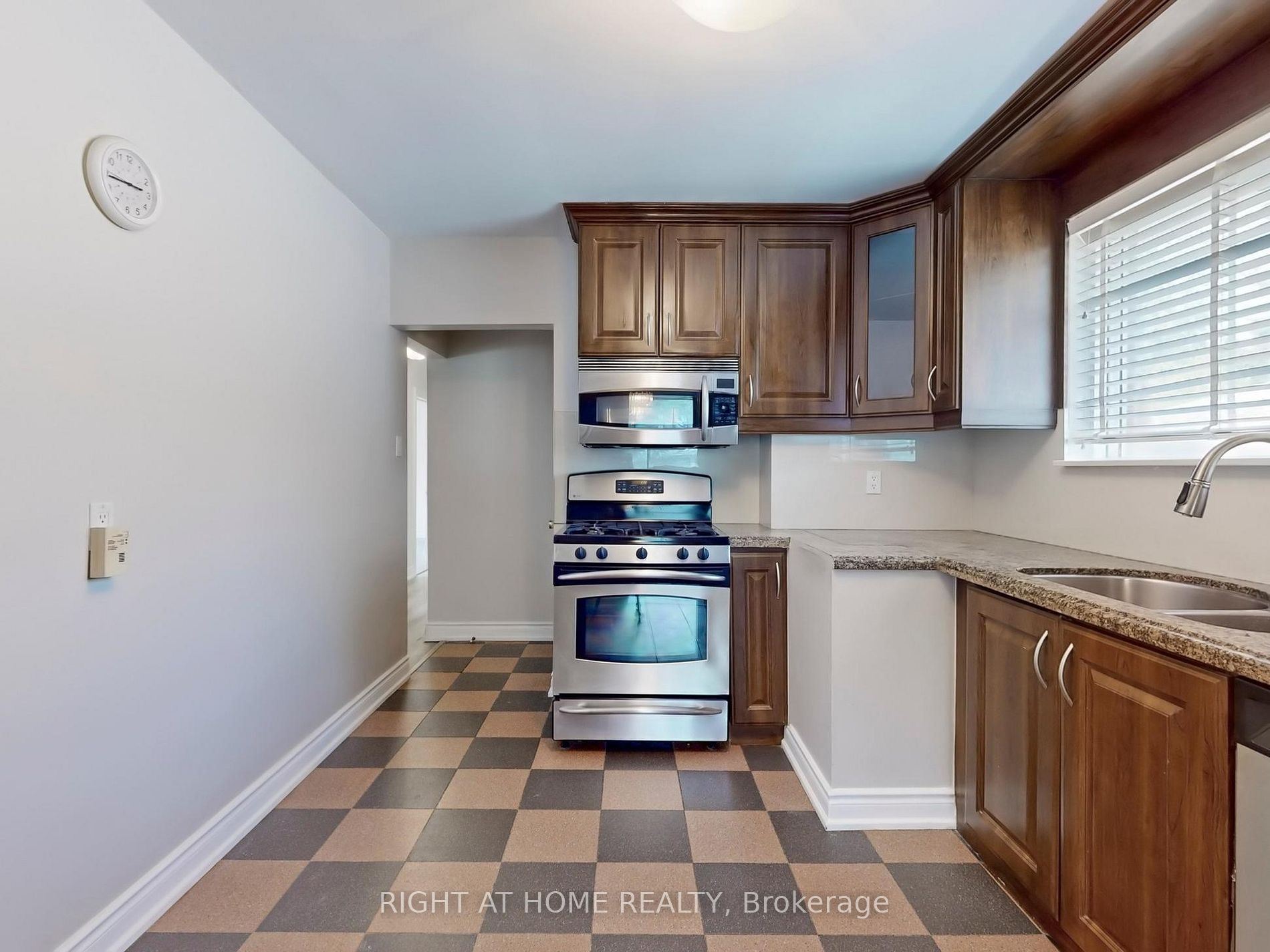 96 Grandview Ave Main Fl
