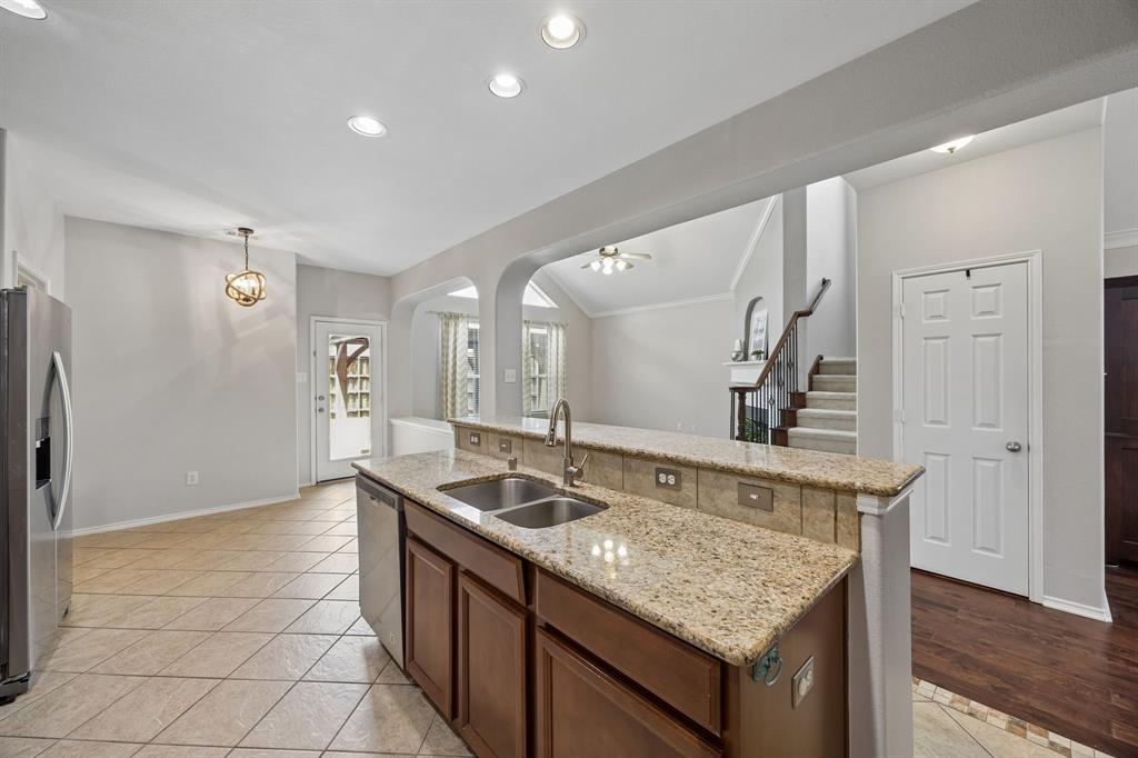 9004 Regal Oaks Drive