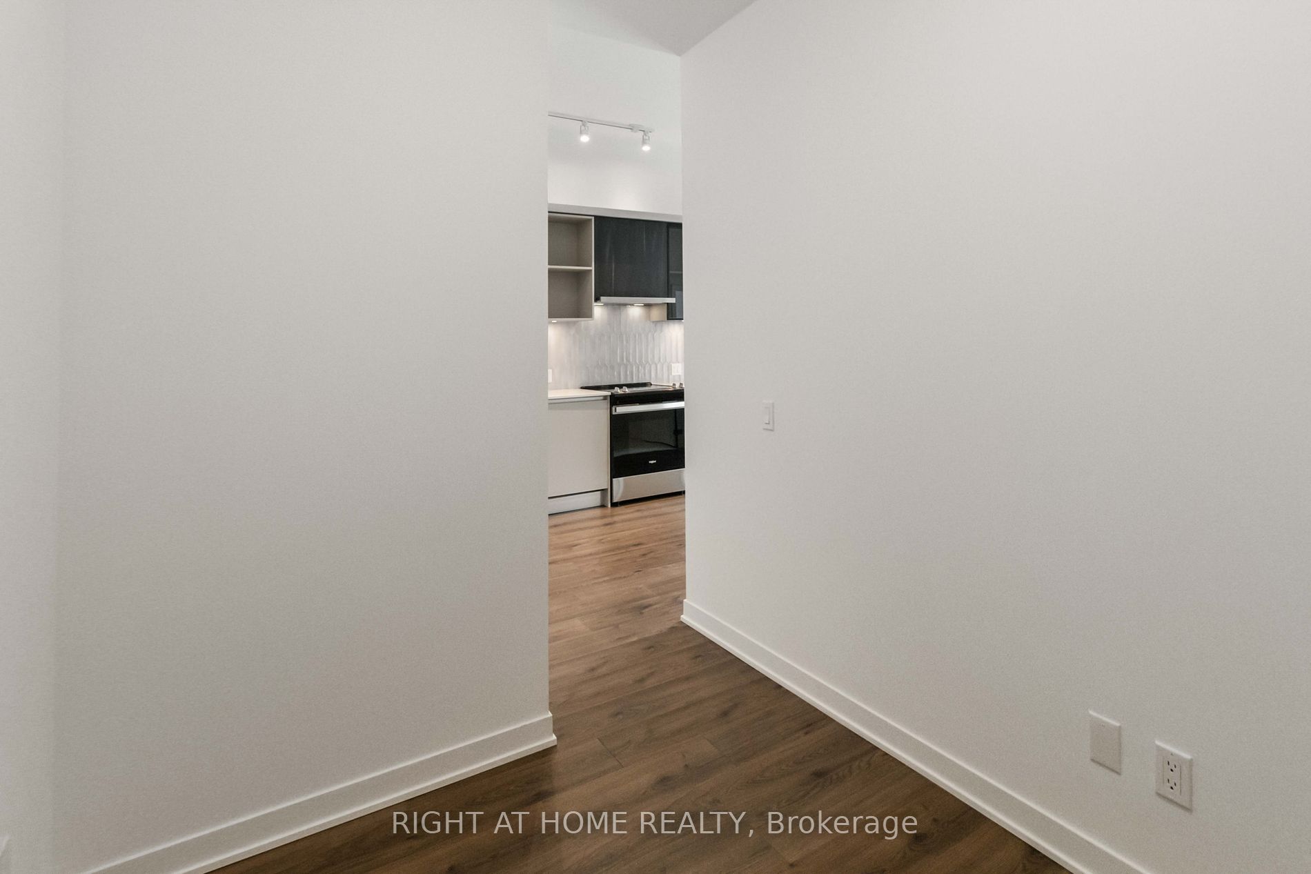 405 W Dundas St 532