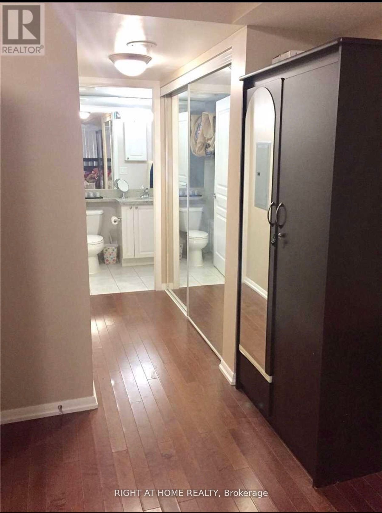 18 Yonge St 1201