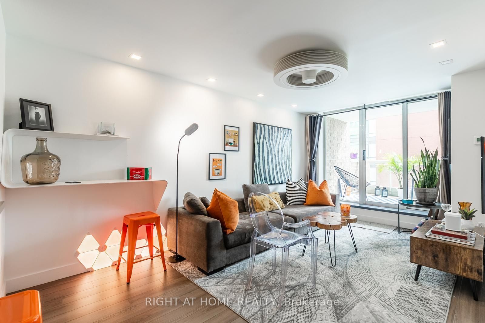 330 E Adelaide St 803