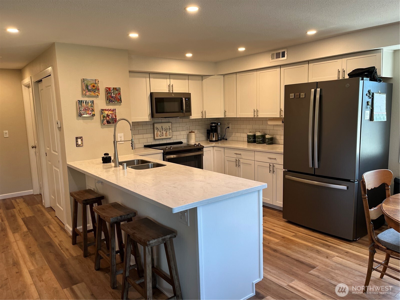 102 N Narwhal Loop NW