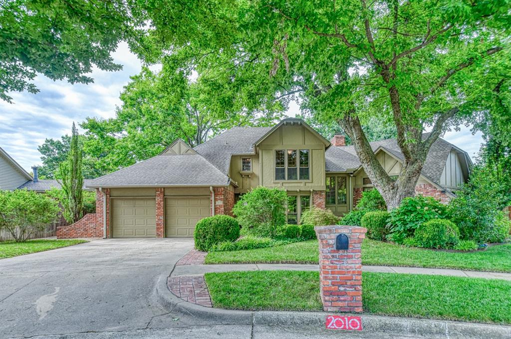 Trails Beauty at end of cul-de-sac! Updates include: Kitchen granite countertops,stainless steel appliances, gas cooktop, touch sink and nice Butler’s Pantry.Downstairs Primary Suite remodeled as well with Cathedral ceiling, granitebathroom countertops, very nice shower &amp; tile plus Lg closet connecting toLaundry room &amp; Office. 2 Dining areas (Breakfast and Formal), 2 Living areas withanother cathedral ceiling, tons of maple hardwood floors and abundant naturallight coming thru picture windows to see incredible landscaping and mature trees.Covered back porch as well as screened porch and 2 nd floor has a nice deck off 2ndPrimary Bedroom. Storm Shelter, sprinkler system, security system, 3 fireplaces,plenty of storage and 2 walk-in attics. Great neighbors, 8-10 min to campus andquick access to I-35.