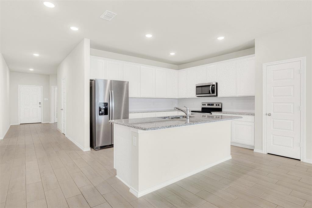 949 Ravenwood Lane