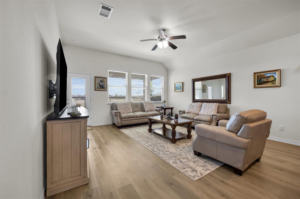718 Fort Lane