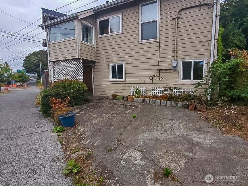 3823 Delridge Way SW