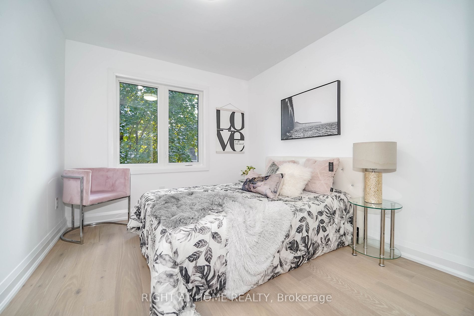 801 Coxwell Ave