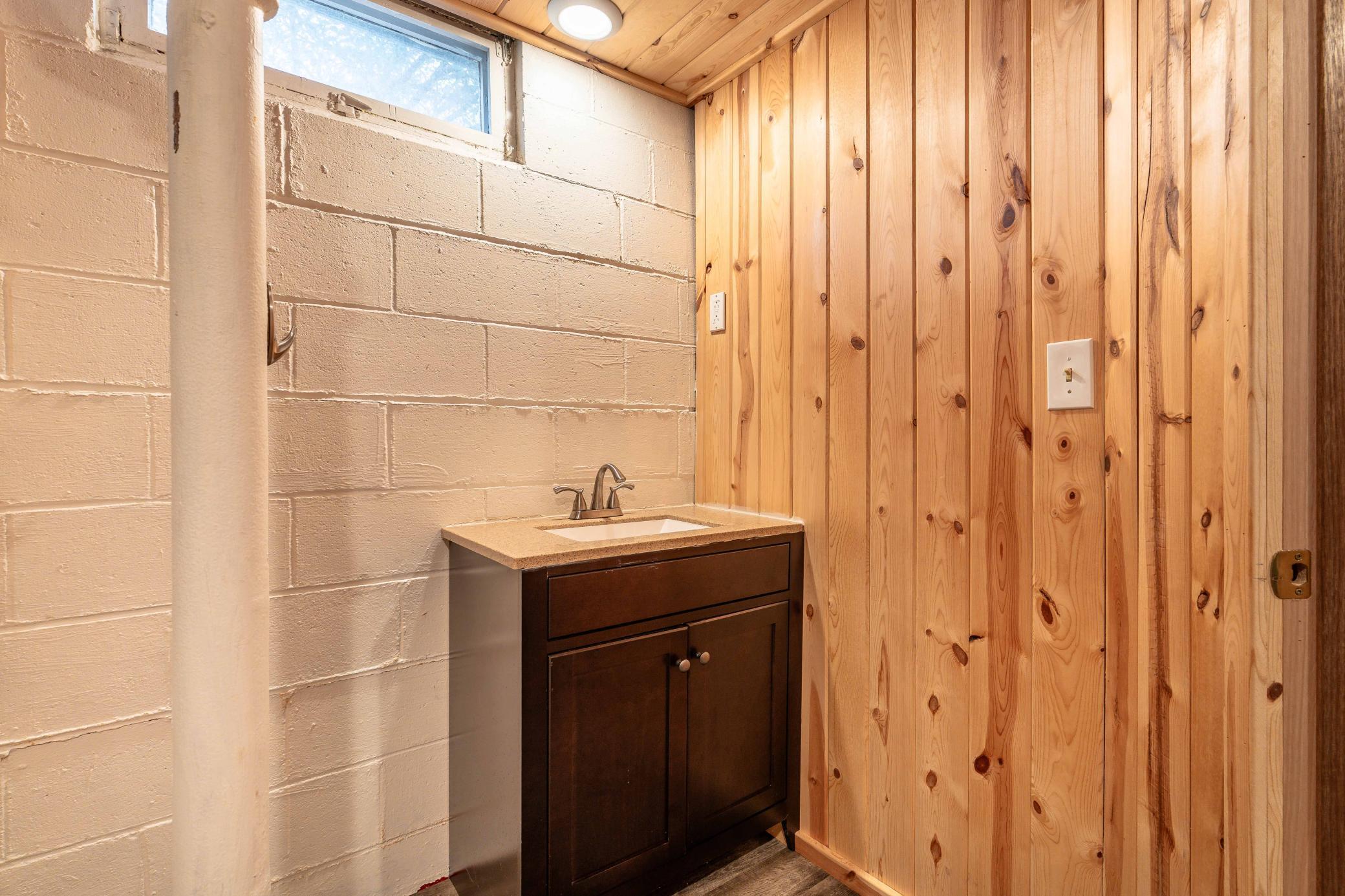 509 W Douglas Avenue